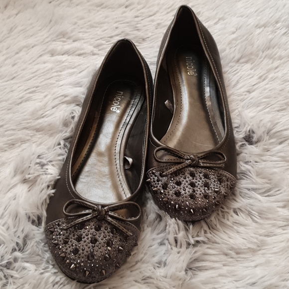 Nicole flats studded and spiked Sz 8 - Picture 1 of 4